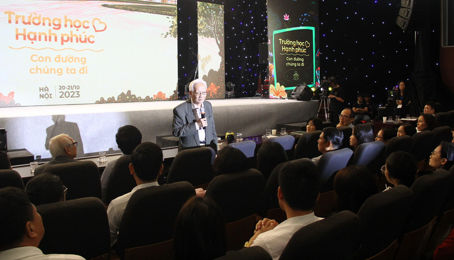 TS Nguyễn Tùng Lâm chia sẻ tại hội thảo. TS Nguyễn Tùng Lâm chia sẻ tại hội thảo.