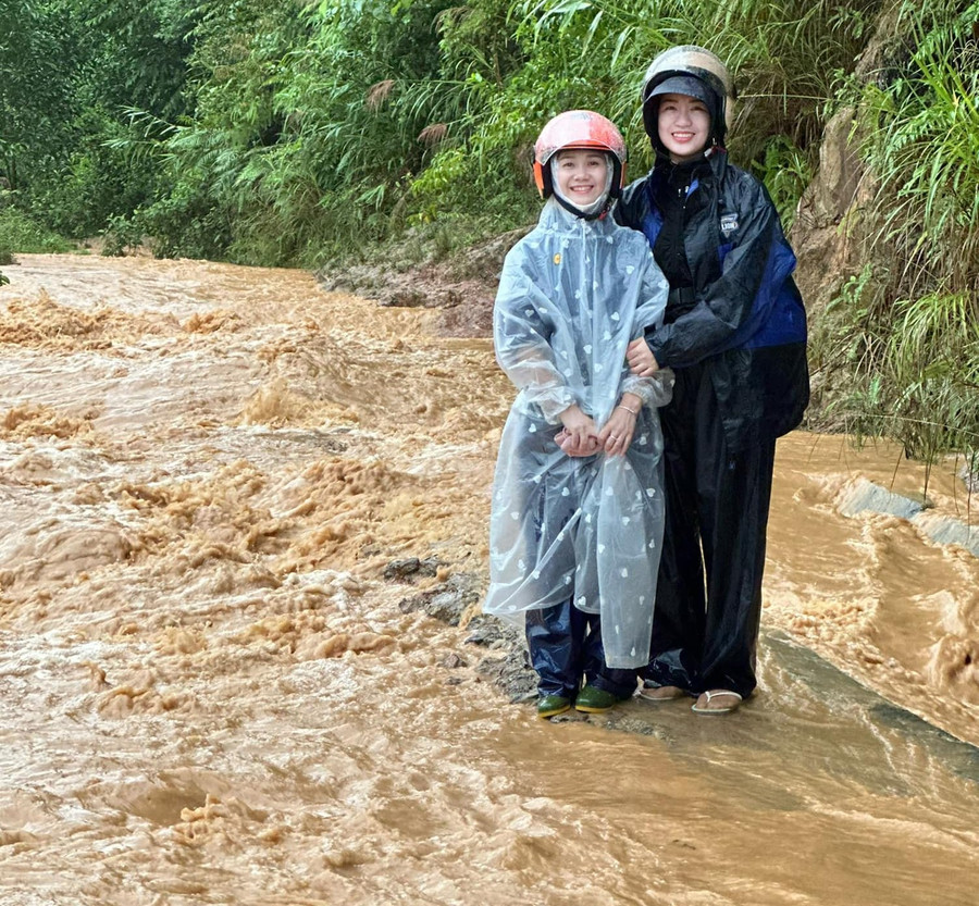 Trong ảnh là 2 cô giáo Trần Thị Kiều Oanh và Trần Thị Minh Hằng. Trong ảnh là 2 cô giáo Trần Thị Kiều Oanh và Trần Thị Minh Hằng.