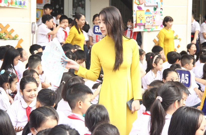 Luật góp phần khẳng định vị thế của nhà giáo. Luật góp phần khẳng định vị thế của nhà giáo.