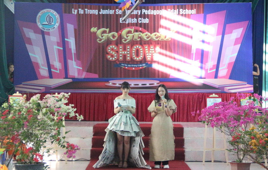 Trường THCS - Thực hành sư phạm Lý Tự Trọng tổ chức buổi trình diễn thời trang từ vật liệu tái chế. Trường THCS - Thực hành sư phạm Lý Tự Trọng tổ chức buổi trình diễn thời trang từ vật liệu tái chế.