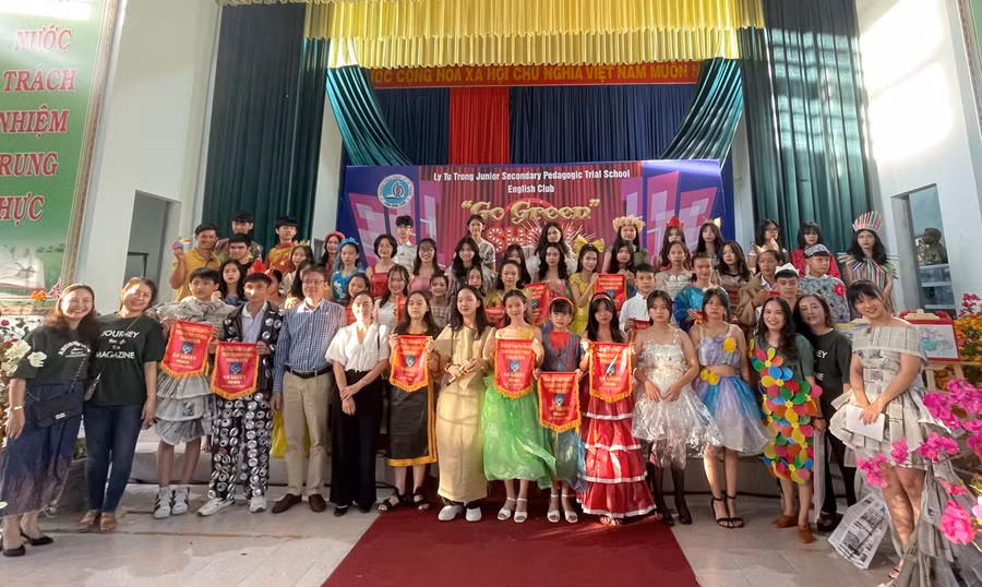 Chương trình thu hút đông đảo học sinh, giáo viên và phụ huynh tham gia.