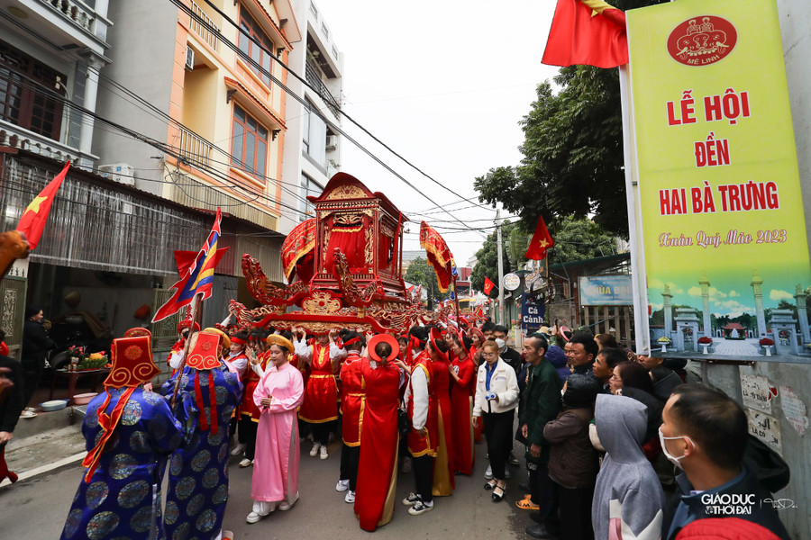 Lễ hội Đền thờ Hai Bà Trưng gồm hai phần: Phần lễ là hoạt động dâng hương, mít tinh kỷ niệm ngày Hai Bà Trưng tế cờ khởi nghĩa và tế lễ theo nghi thức truyền thống.