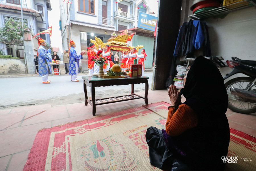 Lễ hội Đền thờ Hai Bà Trưng gồm hai phần: Phần lễ là hoạt động dâng hương, mít tinh kỷ niệm ngày Hai Bà Trưng tế cờ khởi nghĩa và tế lễ theo nghi thức truyền thống.