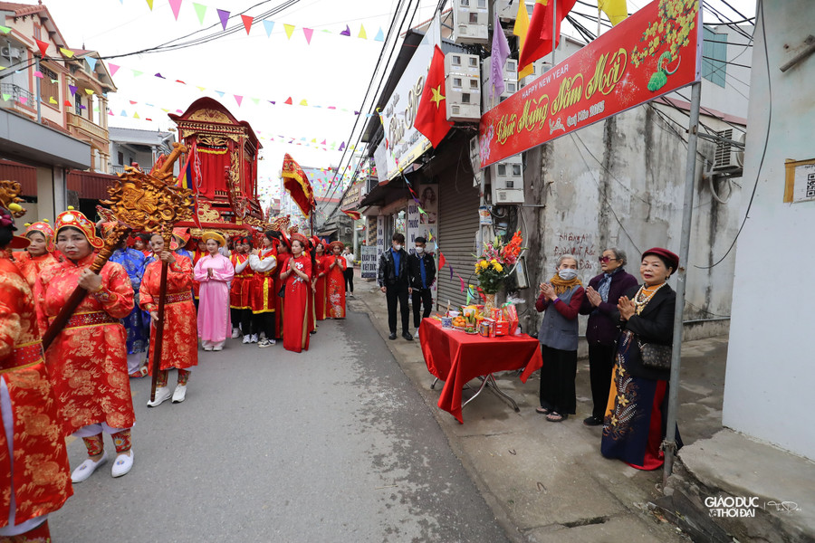 Lễ hội Đền thờ Hai Bà Trưng là hoạt động văn hóa tâm linh nhằm tưởng nhớ, tri ân công đức của hai vị Anh hùng dân tộc Trưng Trắc và Trưng Nhị cùng các tướng lĩnh lãnh đạo cuộc khởi nghĩa giành lại nền độc lập dân tộc vào những năm 40-43 sau Công nguyên.