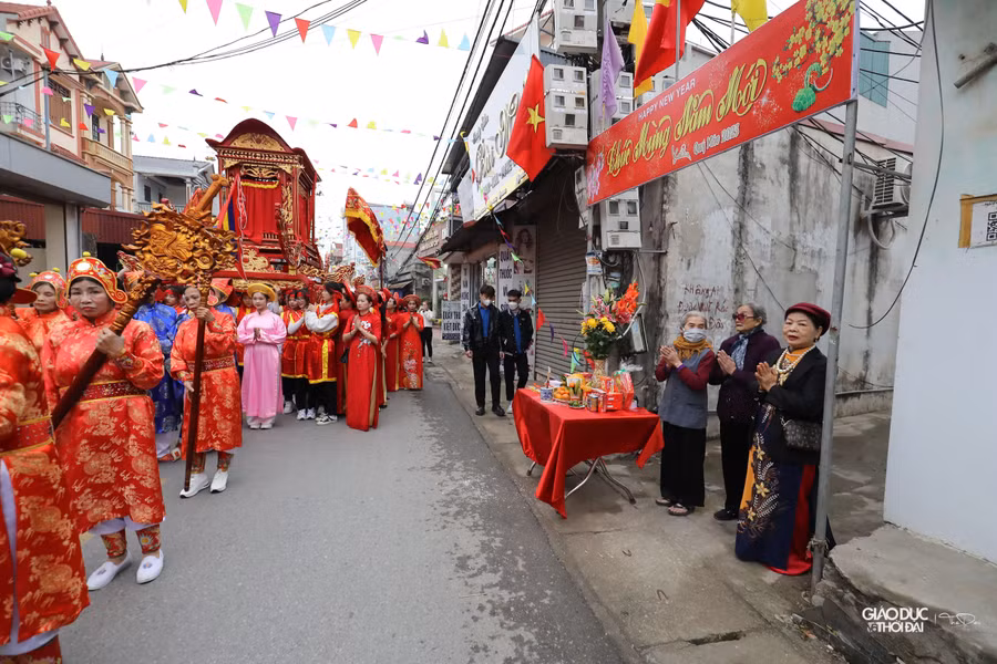 Lễ hội Đền thờ Hai Bà Trưng là hoạt động văn hóa tâm linh nhằm tưởng nhớ, tri ân công đức của hai vị Anh hùng dân tộc Trưng Trắc và Trưng Nhị cùng các tướng lĩnh lãnh đạo cuộc khởi nghĩa giành lại nền độc lập dân tộc vào những năm 40-43 sau Công nguyên.