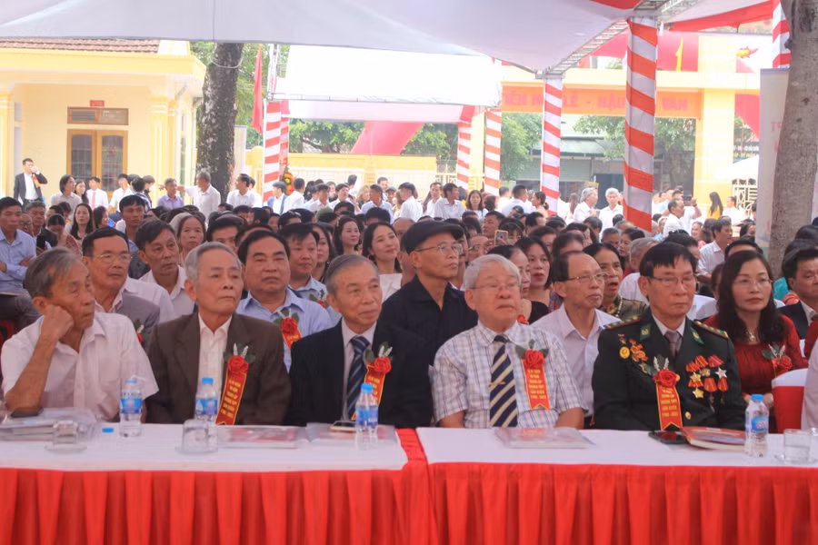 Các đại biểu tham dự lễ Kỷ niệm.