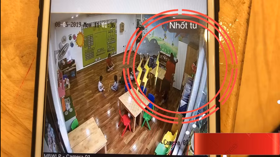 Video ngày 5/8 ghi lại cảnh cô giáo đánh, nhốt cháu bé vào tủ quần áo.