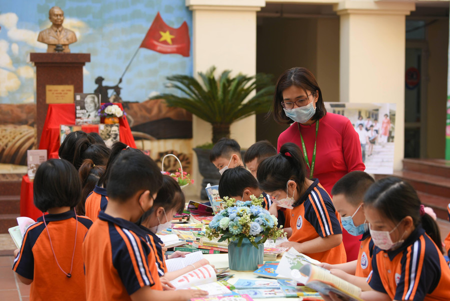 Thầy trò Trường tiểu học Thăng Long (Hà Nội). Ảnh: Thế Đại. Thầy trò Trường tiểu học Thăng Long (Hà Nội). Ảnh: Thế Đại.