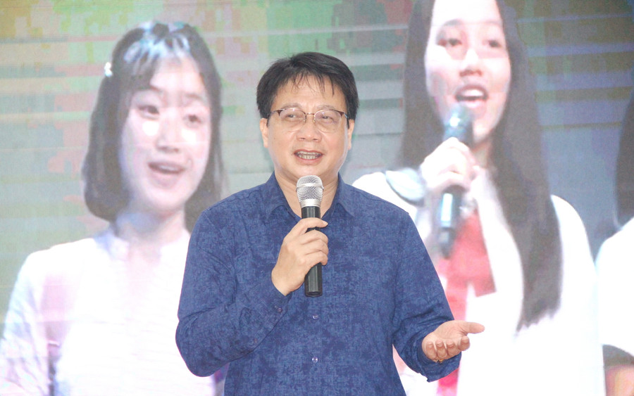 TS Nguyễn Ngọc Ân – Chủ tịch Công đoàn Giáo dục Việt Nam trao đổi tại Hội thảo.