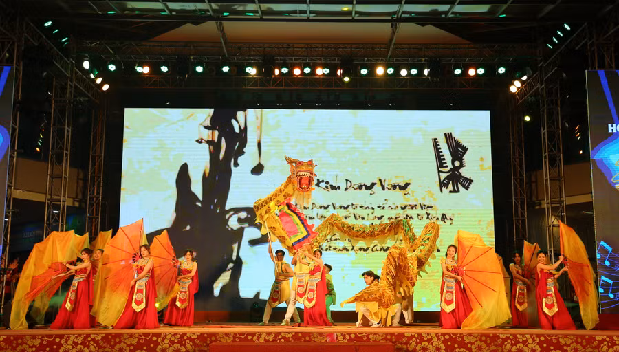 Các tiết mục được dàn dựng công phu.