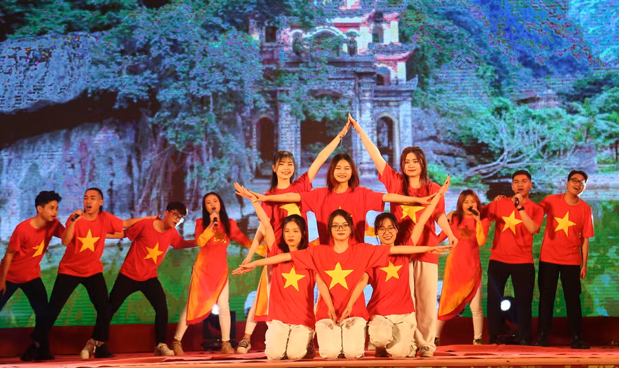 Tinh thần yêu nước, lòng tự hào, tự tôn dân tộc luôn mãi trong tim của tuổi trẻ Trường ĐH Mở Hà Nội.