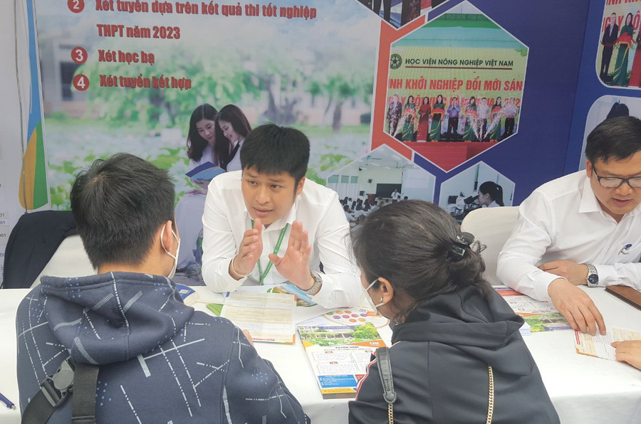 Gian tư vấn của Học viện Nông nghiệp Việt Nam. Gian tư vấn của Học viện Nông nghiệp Việt Nam.