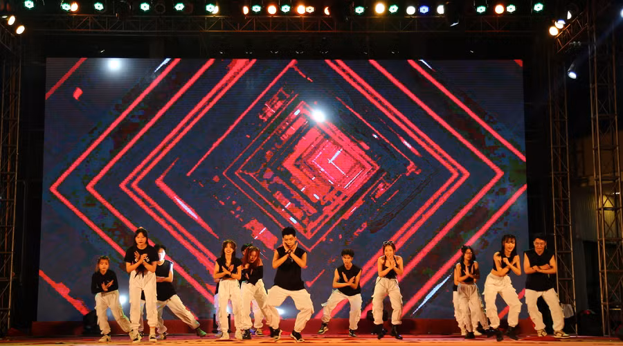 Mỗi khoa có 1 màu sắc riêng, đại diện cho tính chất, đặc trưng của từng tập thể.