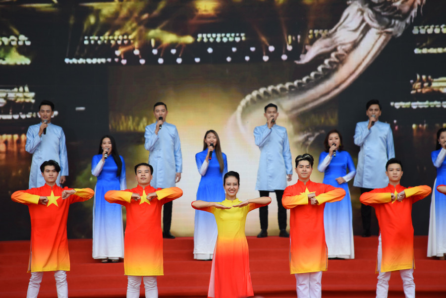 Các tiết mục văn nghệ tại Lễ bế mạc. Các tiết mục văn nghệ tại Lễ bế mạc.