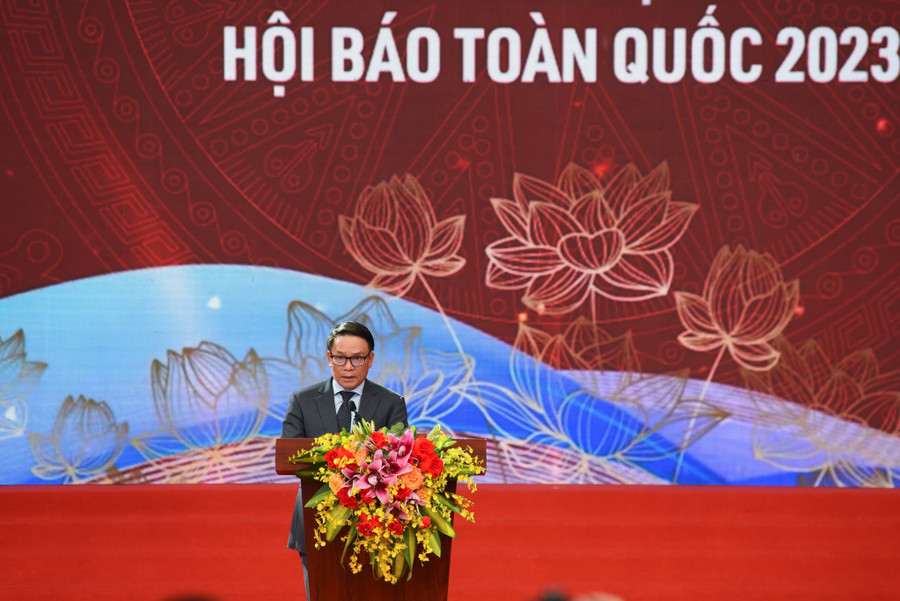 Phó chủ tịch Thường trực Hội Nhà báo Việt Nam Nguyễn Đức Lợi phát biểu tổng kết. Phó chủ tịch Thường trực Hội Nhà báo Việt Nam Nguyễn Đức Lợi phát biểu tổng kết.
