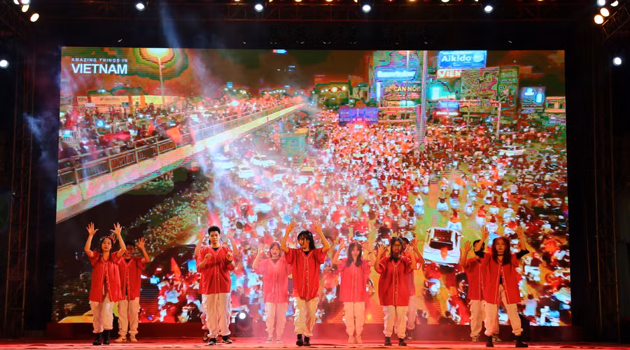 Nhiều tiết mục trẻ trung, sôi động.