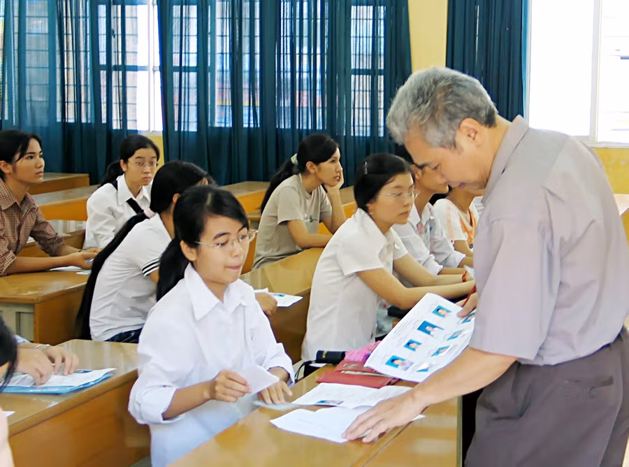 Trong phòng thi Ảnh MH