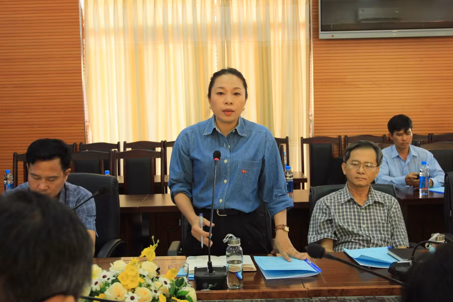 Phóng viên Hương Lý - VOV đặt câu hỏi tại họp báo. (Ảnh: TT)