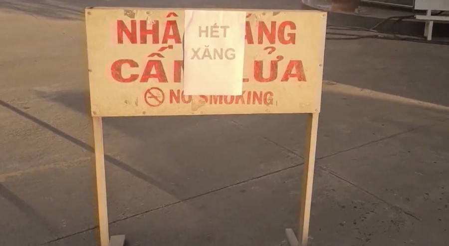 Một số đại lý xăng dầu viện dẫn lý do khan hiếm nguồn cung từ phía đơn vị đầu mối nên việc không có xăng để bán cho người dân.