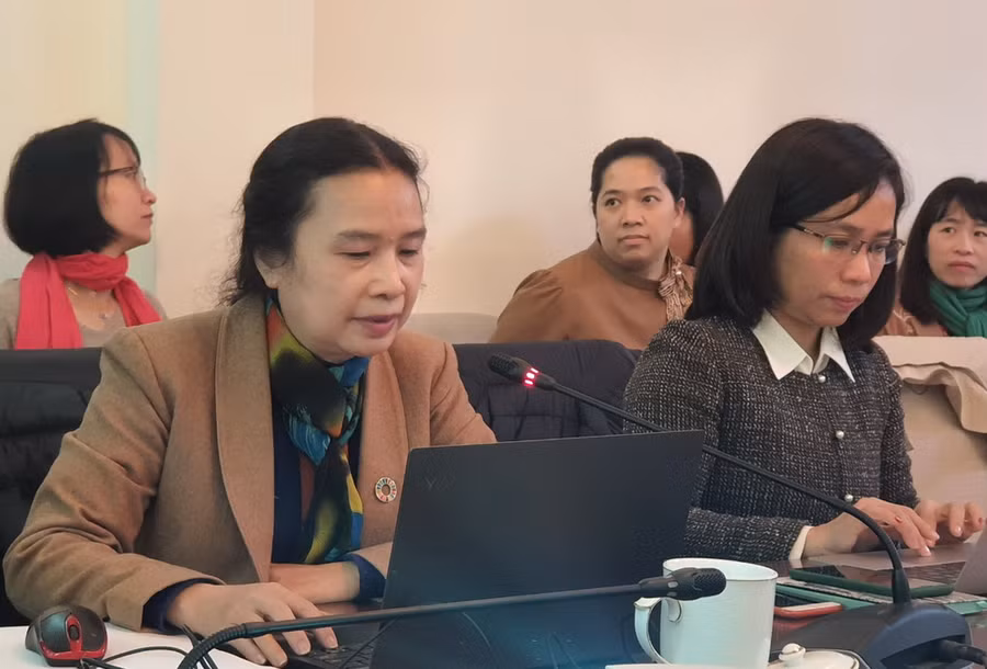 PGS.TS Trần Thị Thái Hà báo cáo trước hội đồng