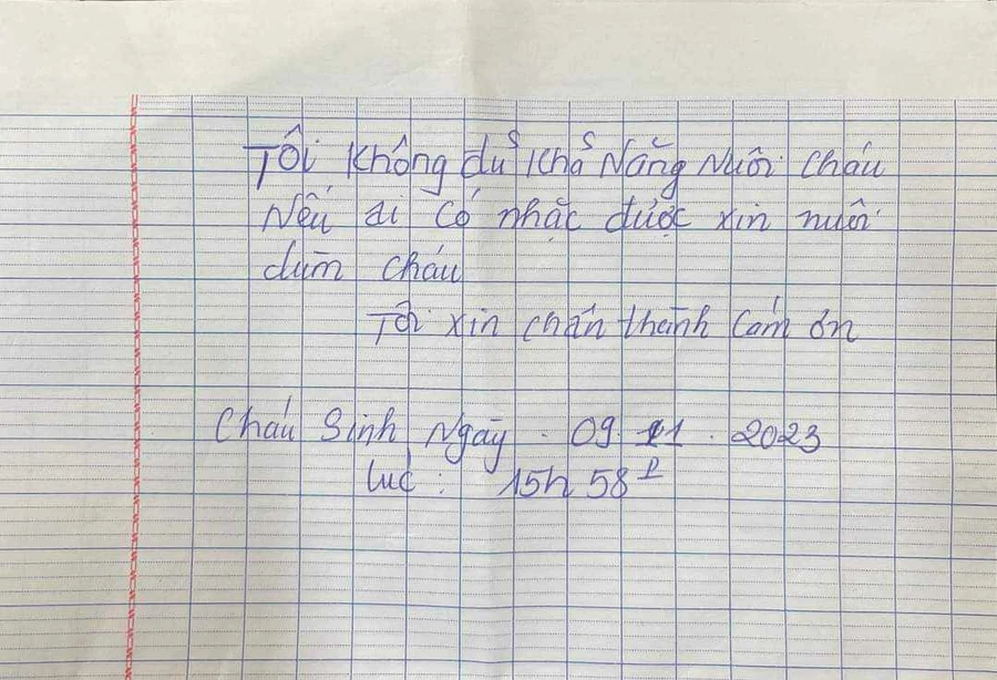 Nội dung tờ giấy nghi của người mẹ bỏ rơi bé gái để lại. (Ảnh: CTV)