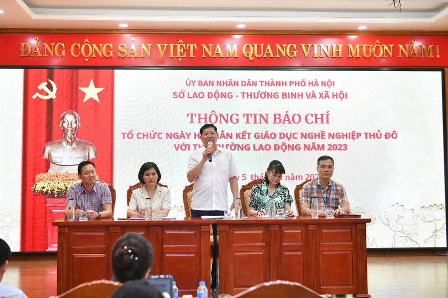 Phó Giám đốc Sở LĐTBXH Hà Nội Hoàng Thành Thái trao đổi thông tin với báo chí về Ngày hội gắn kết giáo dục nghề nghiệp Thủ đô với thị trường lao động năm 2023. Phó Giám đốc Sở LĐTBXH Hà Nội Hoàng Thành Thái trao đổi thông tin với báo chí về Ngày hội gắn kết giáo dục nghề nghiệp Thủ đô với thị trường lao động năm 2023.