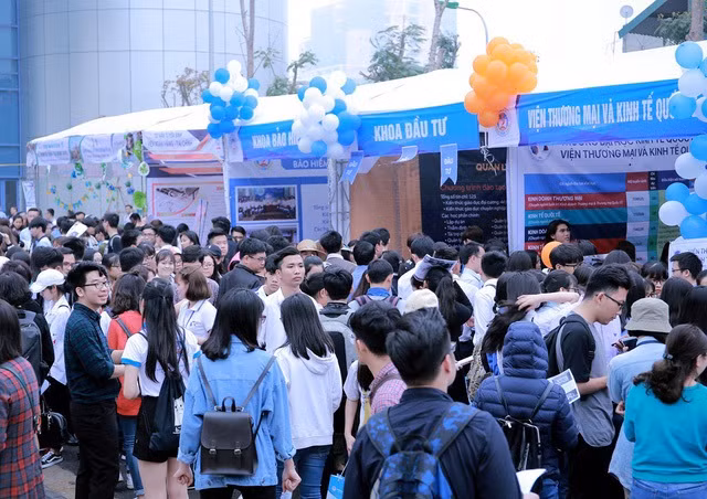 Công tác hướng nghiệp và kết nối việc làm được Trường ĐH KTQD đặc biệt quan tâm