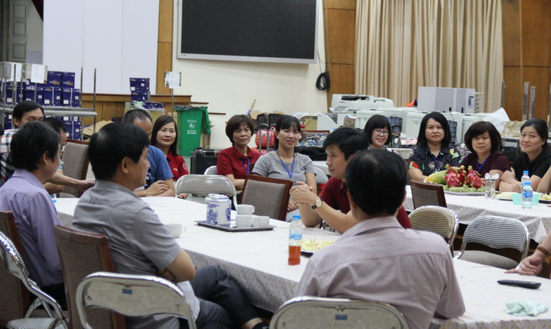 Sau khi môn thi cuối cùng kết thúc, các cán bộ in sao đề họp rút kinh nghiệm trước khi được về nhà. Sau khi môn thi cuối cùng kết thúc, các cán bộ in sao đề họp rút kinh nghiệm trước khi được về nhà.