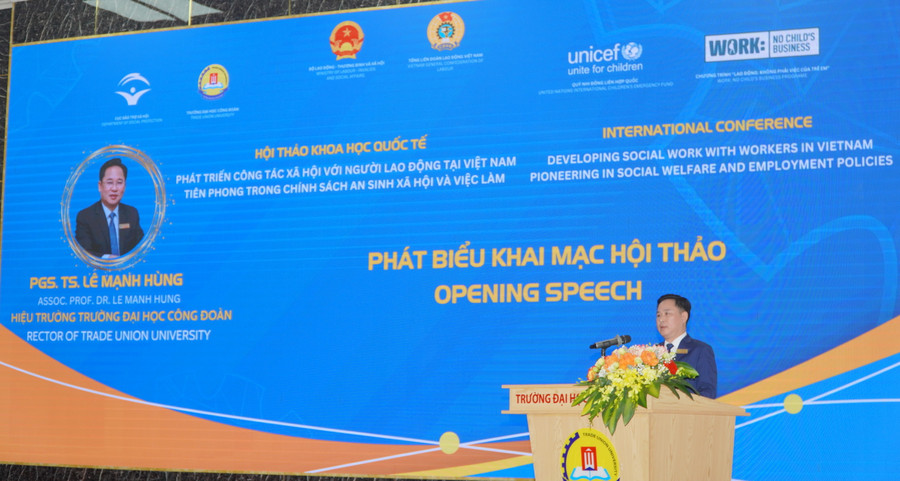 PGS.TS Lê Mạnh Hùng phát biểu tại hội thảo. PGS.TS Lê Mạnh Hùng phát biểu tại hội thảo.