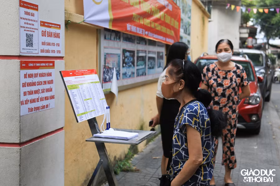 Điểm bán hàng lưu động đầu tiên phục vụ người dân Hà Nội đi chợ mùa giãn cách ảnh 4