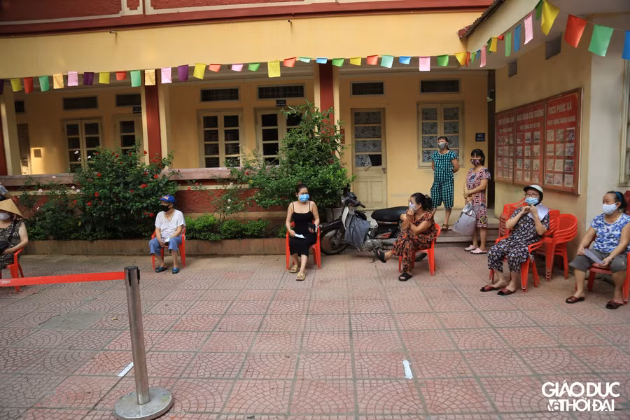 Điểm bán hàng lưu động đầu tiên phục vụ người dân Hà Nội đi chợ mùa giãn cách ảnh 8