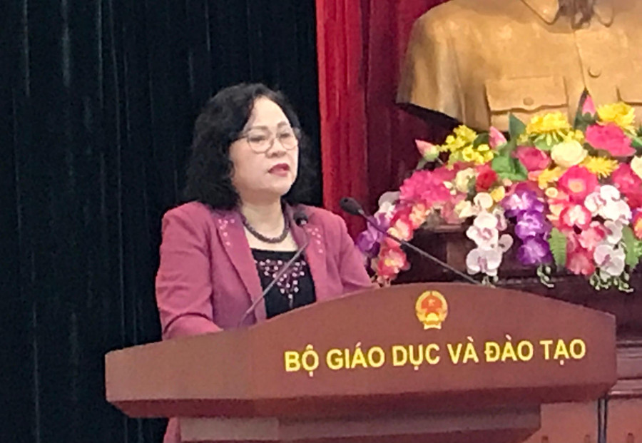 Thứ trưởng Bộ GD&amp;ĐT Ngô Thị Minh phát biểu chỉ đạo tại Hội thảo.