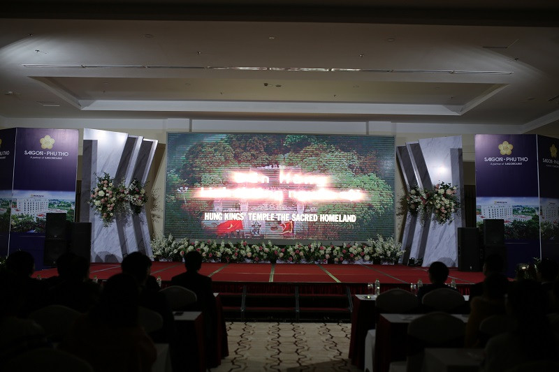 Bộ phim được công chiếu rộng rãi trước đại điện các cơ quan đơn vị, doanh nghiệp và các em học sinh