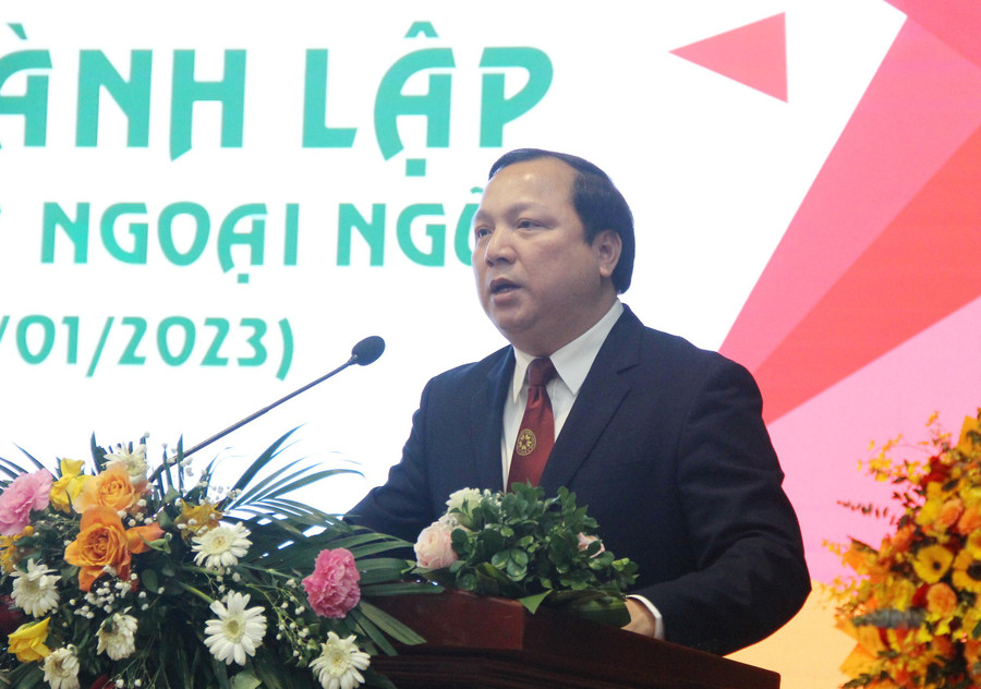 TS Vũ Ngọc Huyên - Phó Giám đốc Học viện Nông nghiệp Việt Nam phát biểu chúc mừng tập thể cán bộ, giảng viên Khoa Du lịch và Ngoại ngữ. Đồng thời gợi mở, thời gian tới Khoa có thể phát triển đào tạo tiếng Nhật Bản, Hàn Quốc nhằm đáp ứng nhu cầu của xã hội. TS Vũ Ngọc Huyên - Phó Giám đốc Học viện Nông nghiệp Việt Nam phát biểu chúc mừng tập thể cán bộ, giảng viên Khoa Du lịch và Ngoại ngữ. Đồng thời gợi mở, thời gian tới Khoa có thể phát triển đào tạo tiếng Nhật Bản, Hàn Quốc nhằm đáp ứng nhu cầu của xã hội.