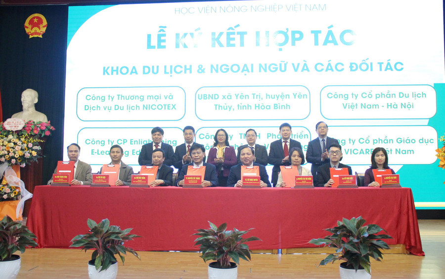 Nhân dịp này, Khoa Du lịch và Ngoại ngữ (Học viện Nông nghiệp Việt Nam) đã kí kết hợp tác với một số đối tác trong lĩnh vực ngoại ngữ và du lịch… Nhân dịp này, Khoa Du lịch và Ngoại ngữ (Học viện Nông nghiệp Việt Nam) đã kí kết hợp tác với một số đối tác trong lĩnh vực ngoại ngữ và du lịch…