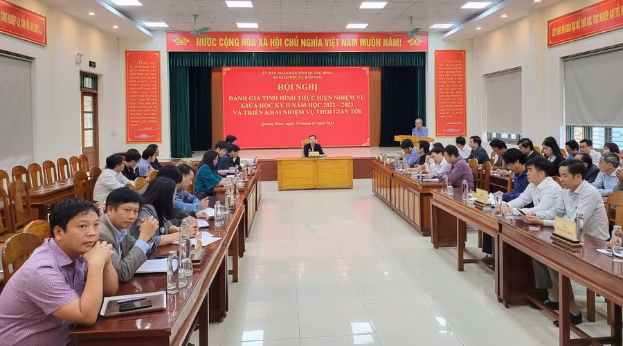 Sở GD&ĐT Quảng Bình tổ chức hội nghị đánh giá tình hình thực hiện nhiệm vụ giữa học kỳ II năm học 2022-2023.