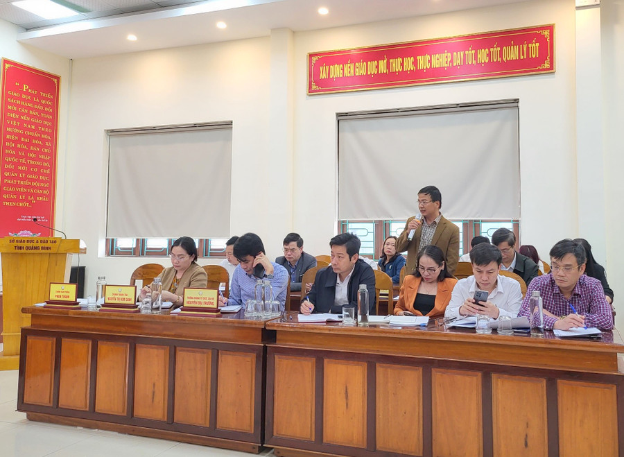 Đại diện các đơn vị, trường học nêu ý kiến tại Hội nghị. Đại diện các đơn vị, trường học nêu ý kiến tại Hội nghị.