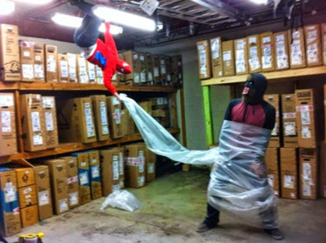 Cuoi te ghe 8/1: Thoi trang phang thoi tiet cua chi em - Anh 4