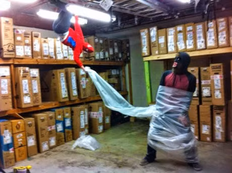 Cuoi te ghe 8/1: Thoi trang phang thoi tiet cua chi em - Anh 4