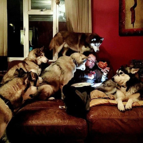 Cuoi te ghe 8/1: Thoi trang phang thoi tiet cua chi em - Anh 8