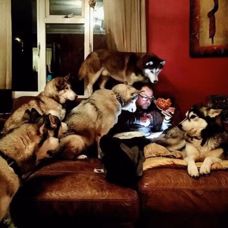 Cuoi te ghe 8/1: Thoi trang phang thoi tiet cua chi em - Anh 8