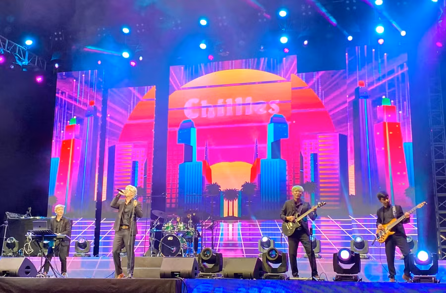 Nhóm nhạc Chillies.