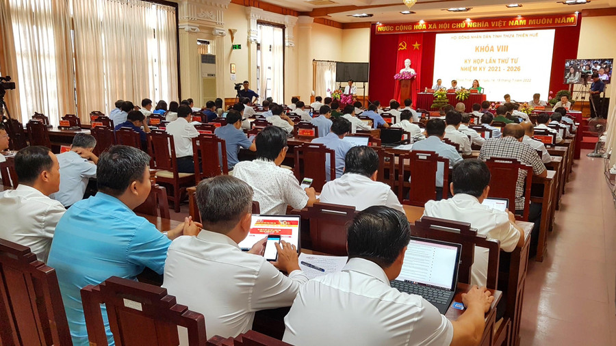 Các đại biểu sẽ tập trung thảo luận và thông qua nhiều Nghị quyết quan trọng. Các đại biểu sẽ tập trung thảo luận và thông qua nhiều Nghị quyết quan trọng.