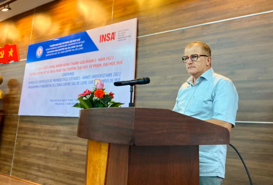 Ông Dominique Laffly – Tùy viên Hợp tác Khoa học và Đại học, Đại sứ quán Pháp chia sẻ tại buổi lễ.