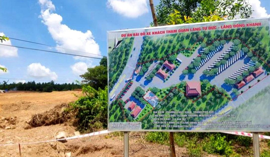 Chủ tịch UBND tỉnh Thừa Thiên - Huế giao các cơ quan ban ngành giữ lại và tôn tạo khu lăng mộ bà Tài nhân họ Lê - vợ vua Tự Đức. Chủ tịch UBND tỉnh Thừa Thiên - Huế giao các cơ quan ban ngành giữ lại và tôn tạo khu lăng mộ bà Tài nhân họ Lê - vợ vua Tự Đức.