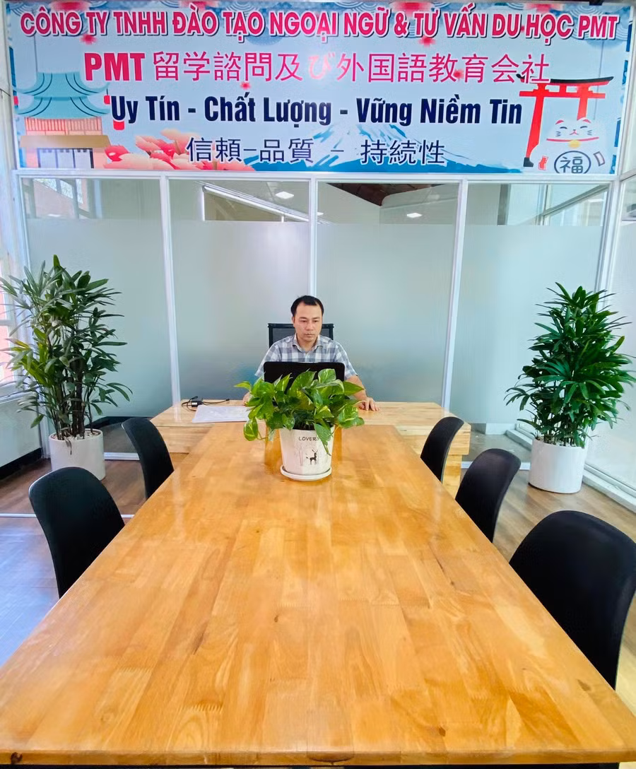 Học và ôn luyện tiếng Nhật cho các du học sinh.