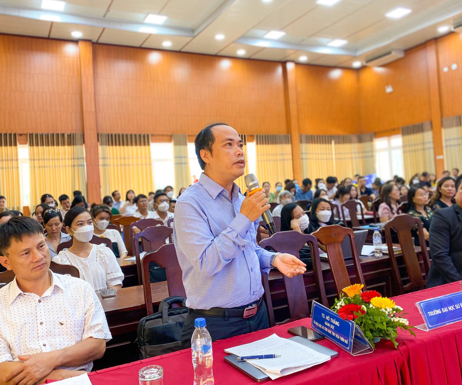 Khách mời đặt câu hỏi trong Hội thảo. Khách mời đặt câu hỏi trong Hội thảo.