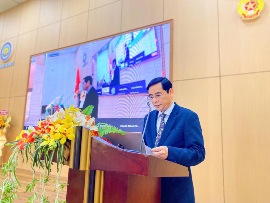 PGS.TS.Trần Văn Hòa - Hiệu trưởng Trường Đại học Kinh tế, Đại học Huế phát biểu tại Hội thảo. PGS.TS.Trần Văn Hòa - Hiệu trưởng Trường Đại học Kinh tế, Đại học Huế phát biểu tại Hội thảo.