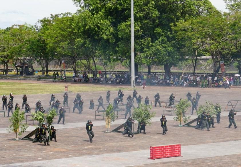 Bắn súng ứng dụng đánh chiếm mục tiêu. Bắn súng ứng dụng đánh chiếm mục tiêu.