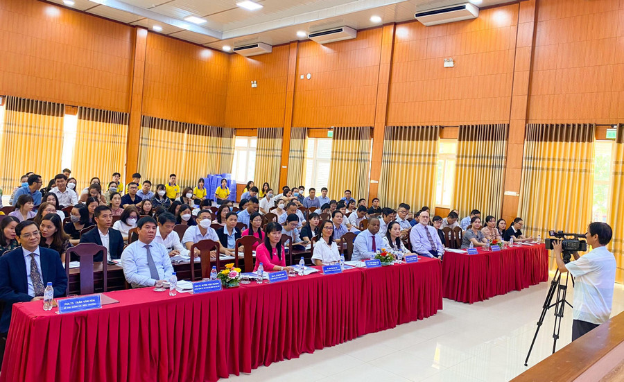 Các đại biểu, khách mời tham dự Hội thảo. Các đại biểu, khách mời tham dự Hội thảo.